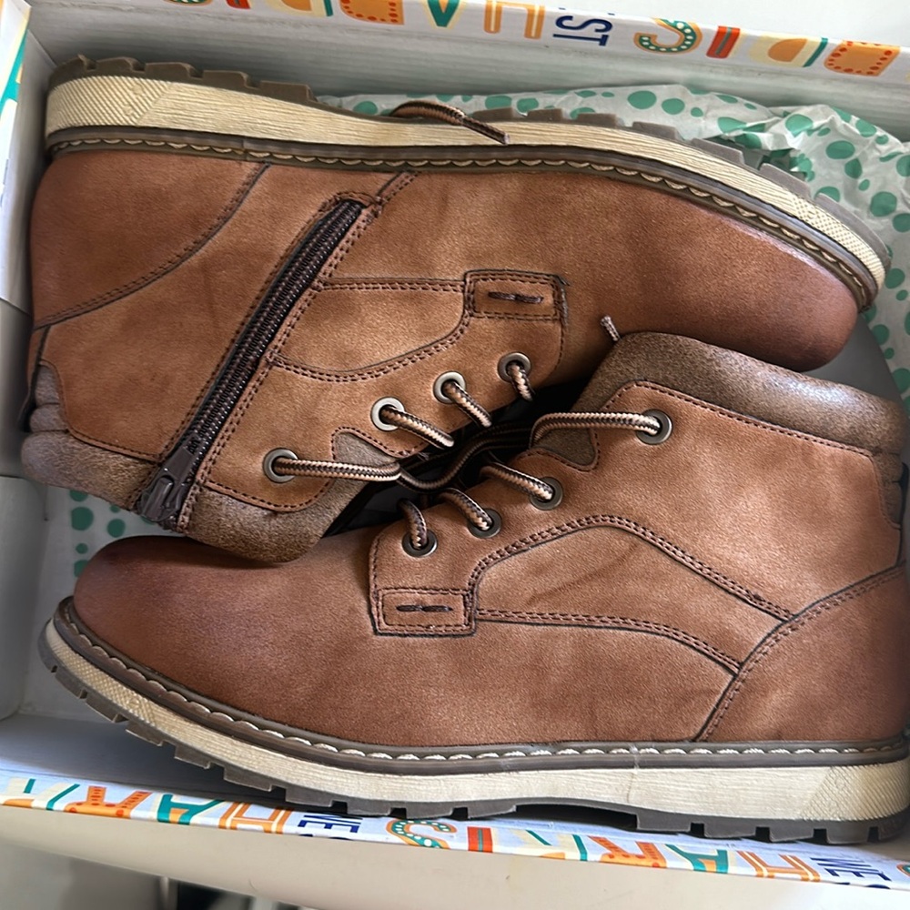 Brown boots for boys size 4brand new in own box
